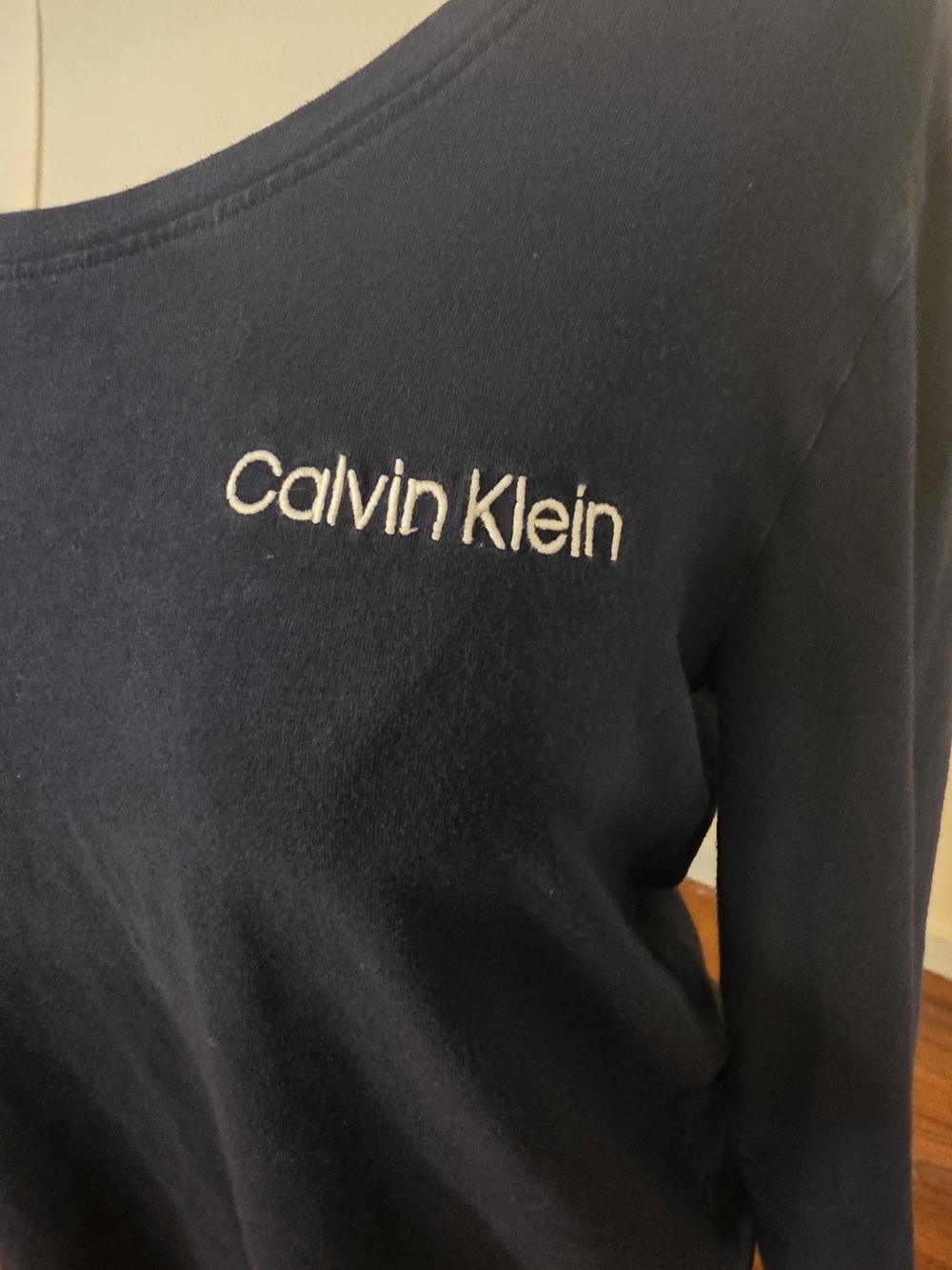 Calvin Klein Women's Dark Navy Long-Sleeve Logo Tee - Picture 3 of 4